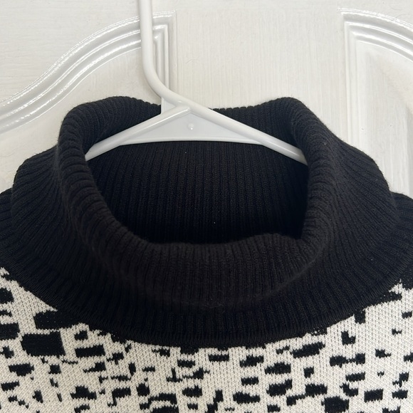 NWT Tint & Shadow Womens S/M Animal Print Sweater - Picture 2 of 6